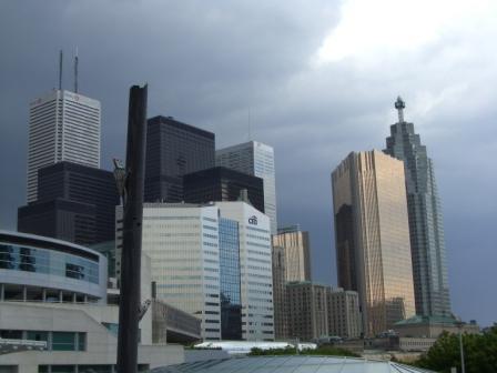 Blick auf die Stadt mit zwei Spechten Blick auf die Stadt mit zwei Spechten